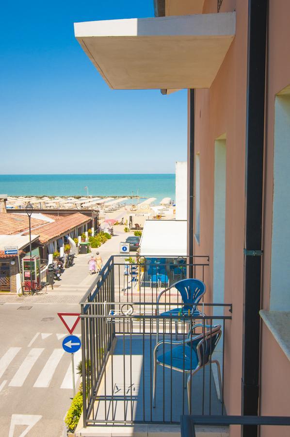 Hotel Greta B&B ريميني المظهر الخارجي الصورة